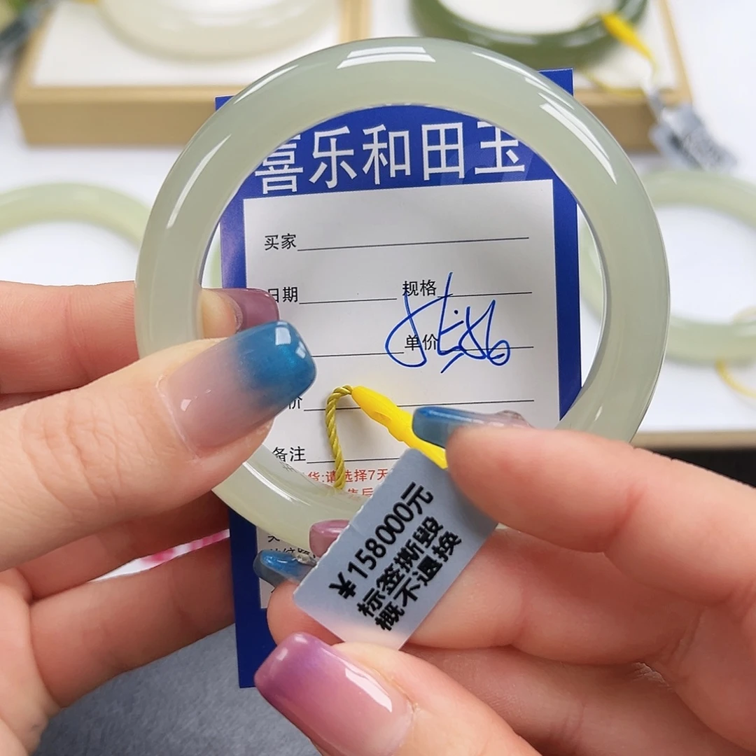 和田玉未镶嵌手镯