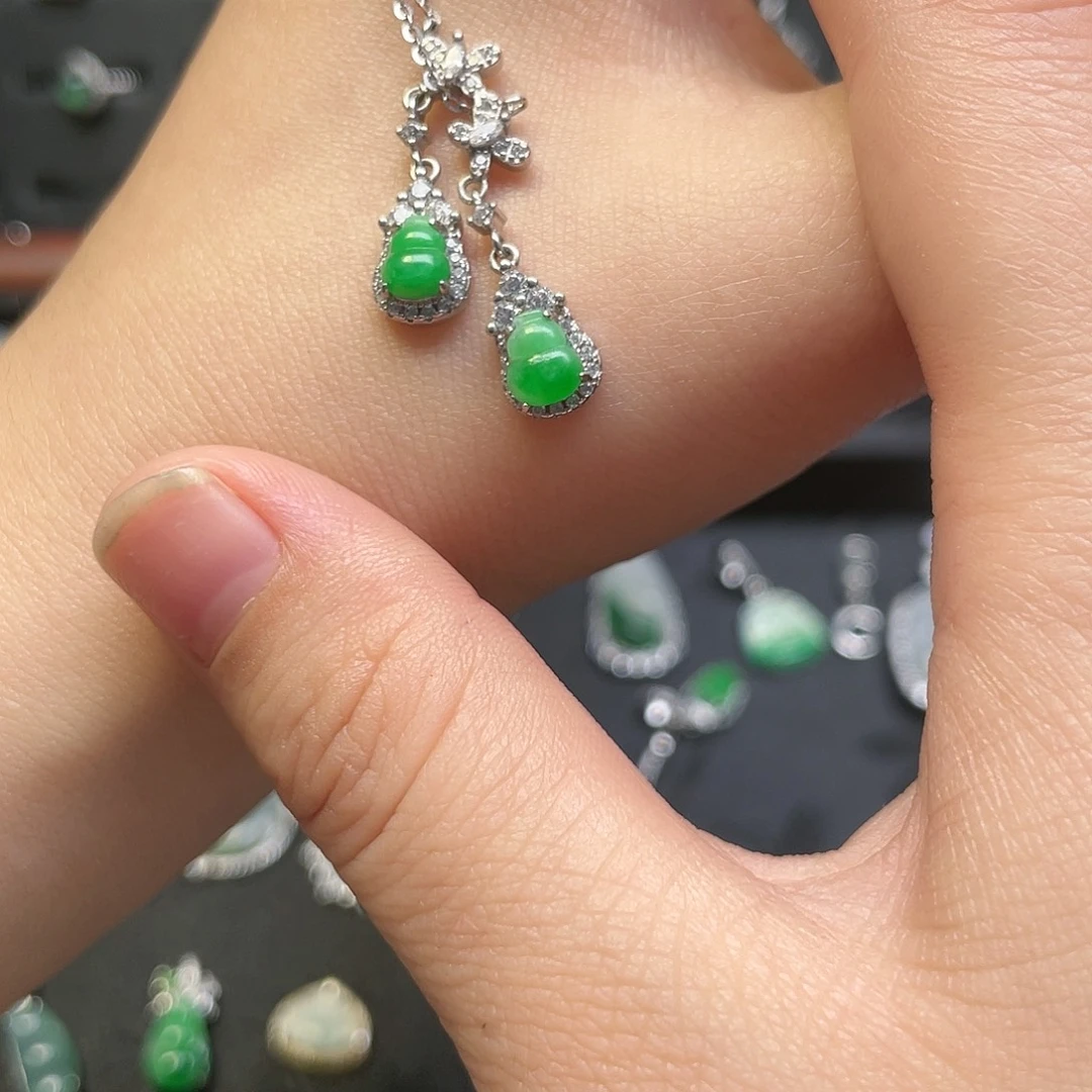 翡翠未镶嵌颈饰套链