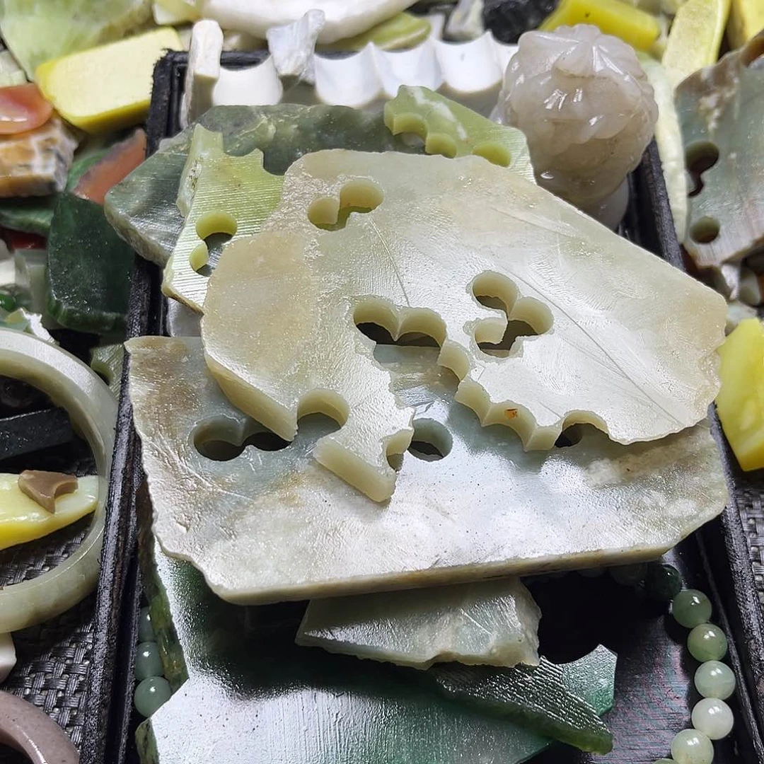 和田玉未镶嵌颈饰期**久