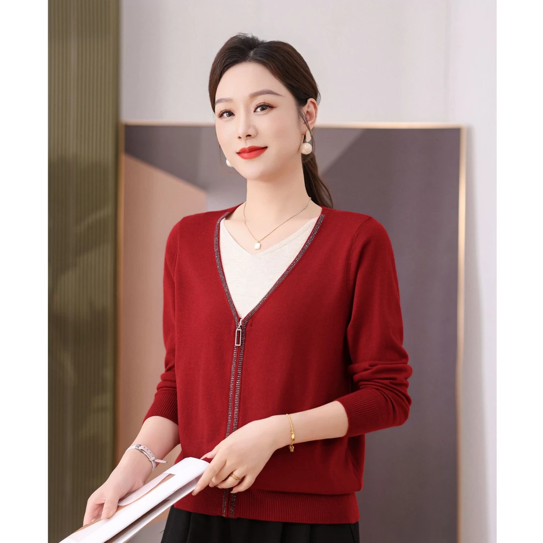 诺妈2025秋季新款撞色长袖羊毛衫宽松显瘦简约时尚双V领减龄上衣