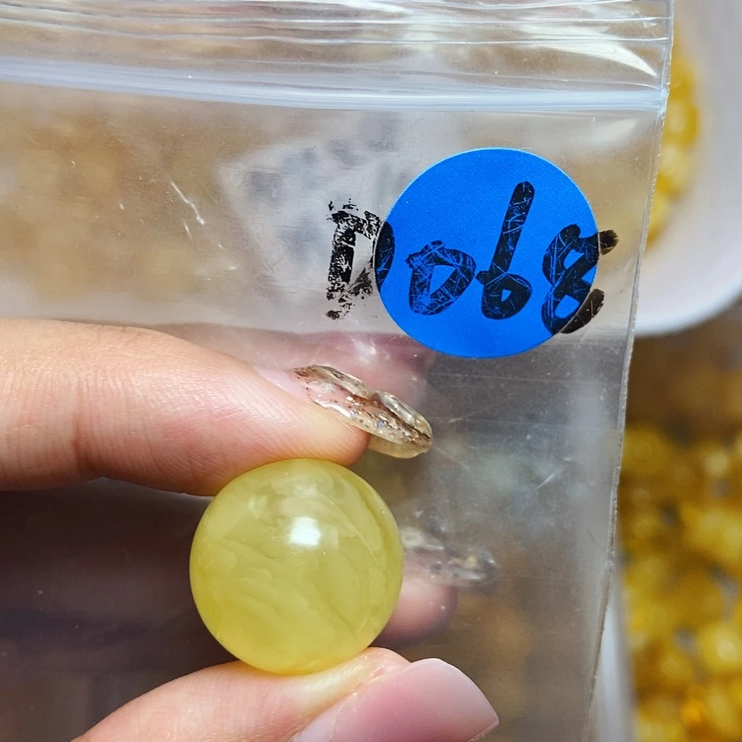 未镶嵌蜜蜡裸石天然蜜蜡微瑕圆珠17.5