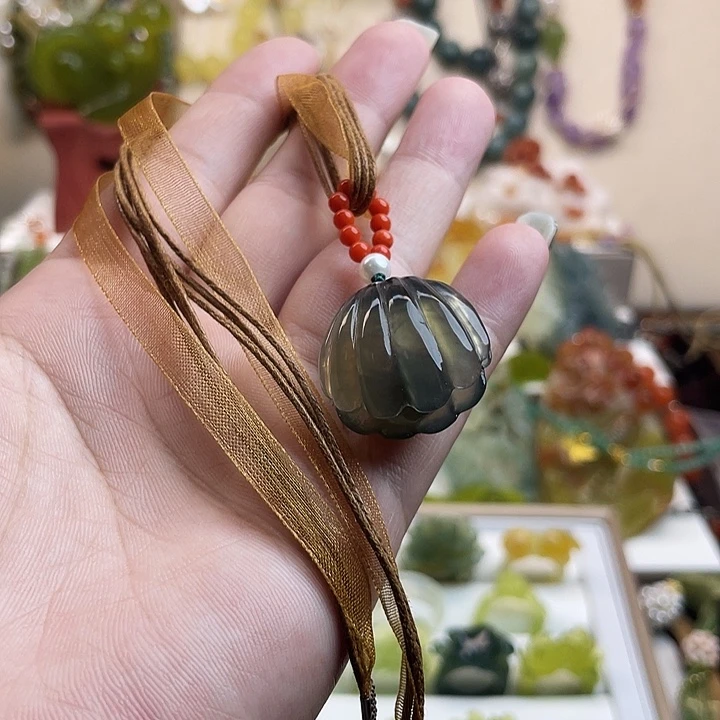 蛇纹石玉未镶嵌吊坠