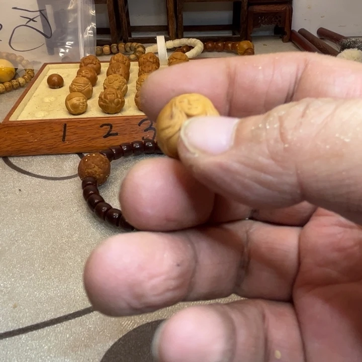 风****猴头核桃吊坠今天下午在医院输点