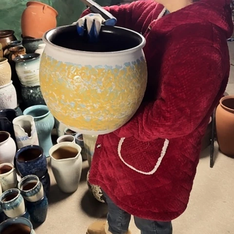 口29高28瑕疵底裂盆子。