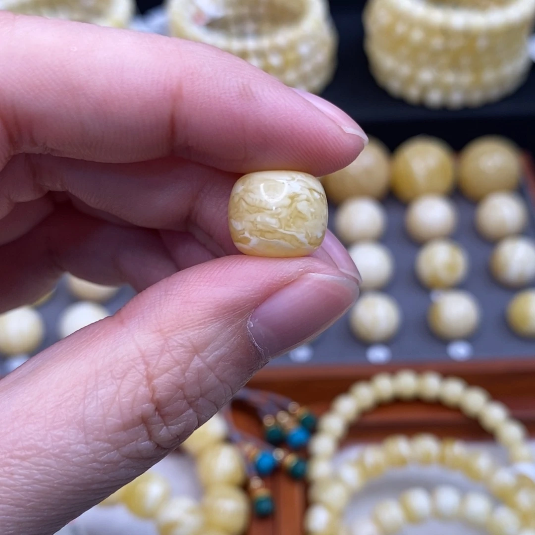 A****蜜蜡未镶嵌珠宝奇石