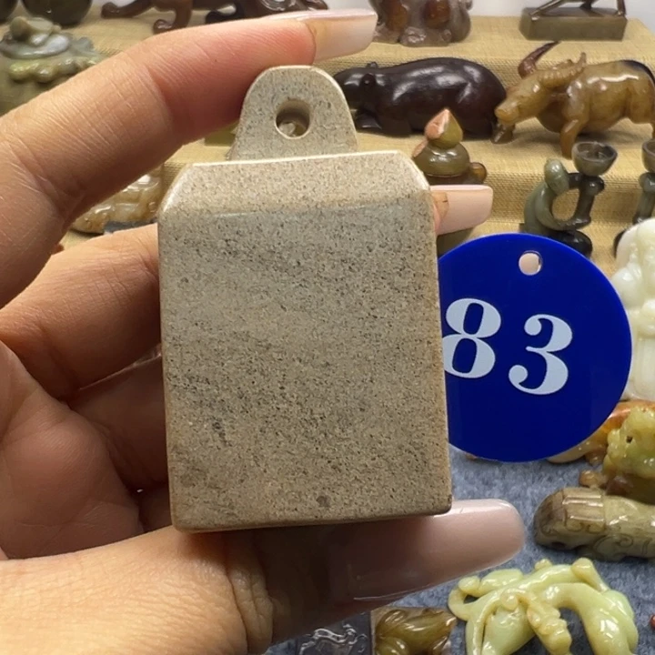 和田玉未镶嵌车挂