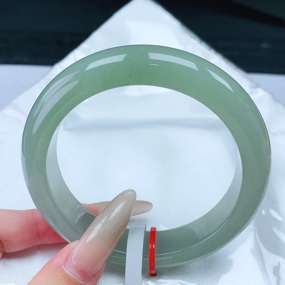 翡翠手镯未镶嵌56圈