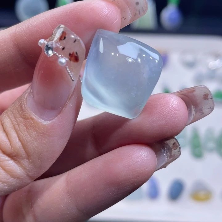 翡翠未镶嵌颈饰随行