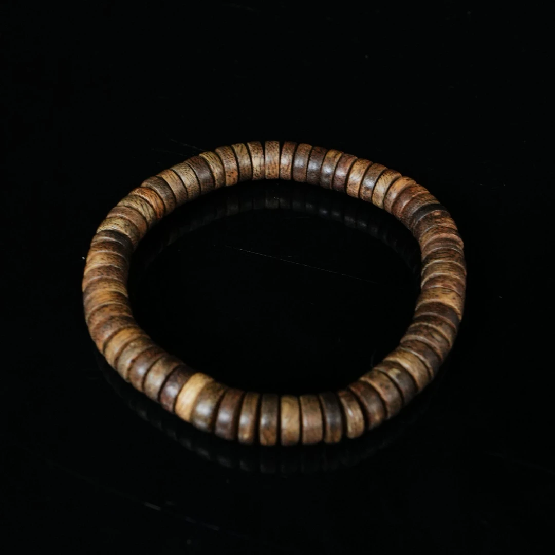 A5905 苏拉威西沉香粗纹绿底9分沉平安扣手串 0.78x0.3cm  4.2g