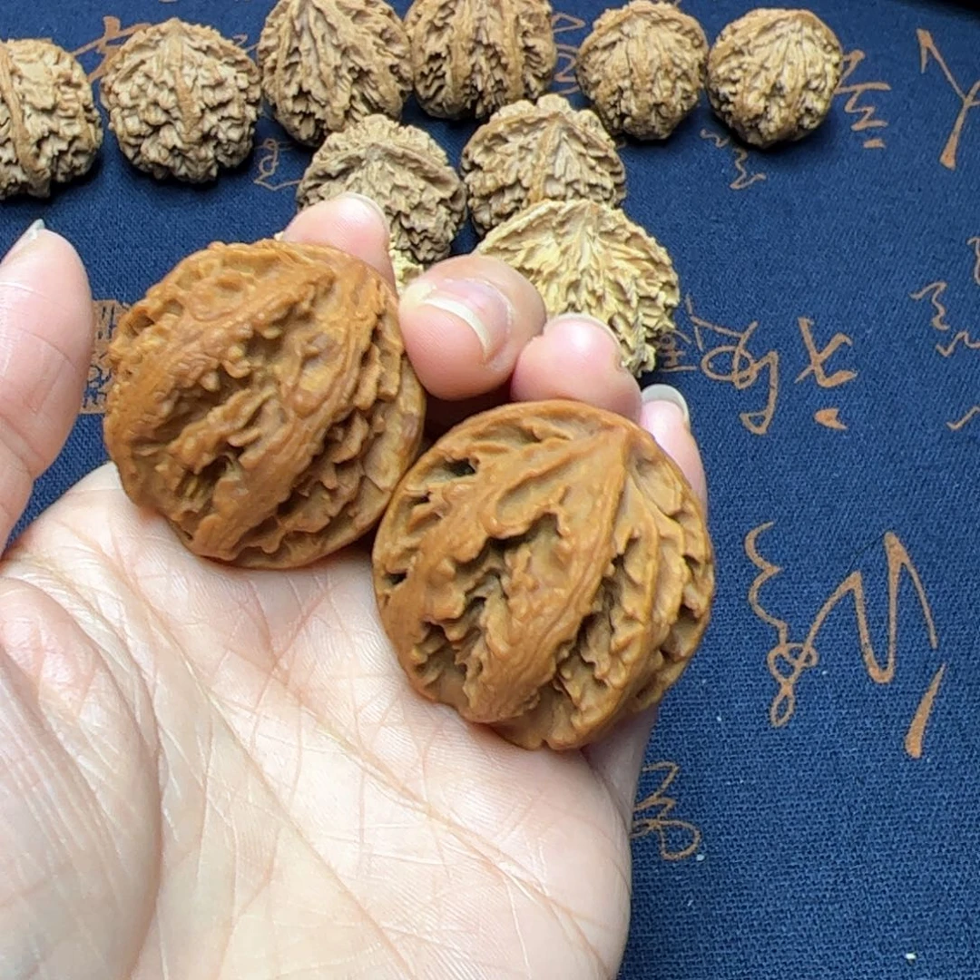 文玩核桃把件秦岭野生植物核桃