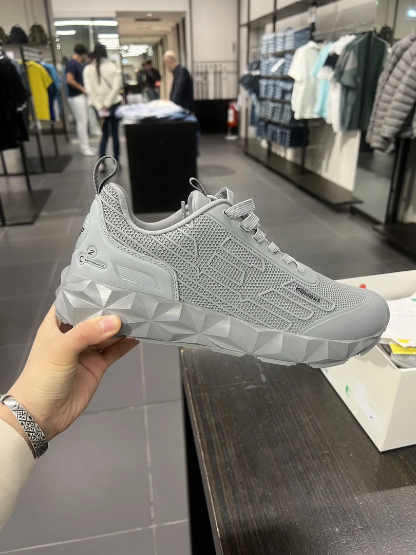全新未使用 EMPORIO ARMANI EA7 阿玛尼 男士休闲鞋 不退换