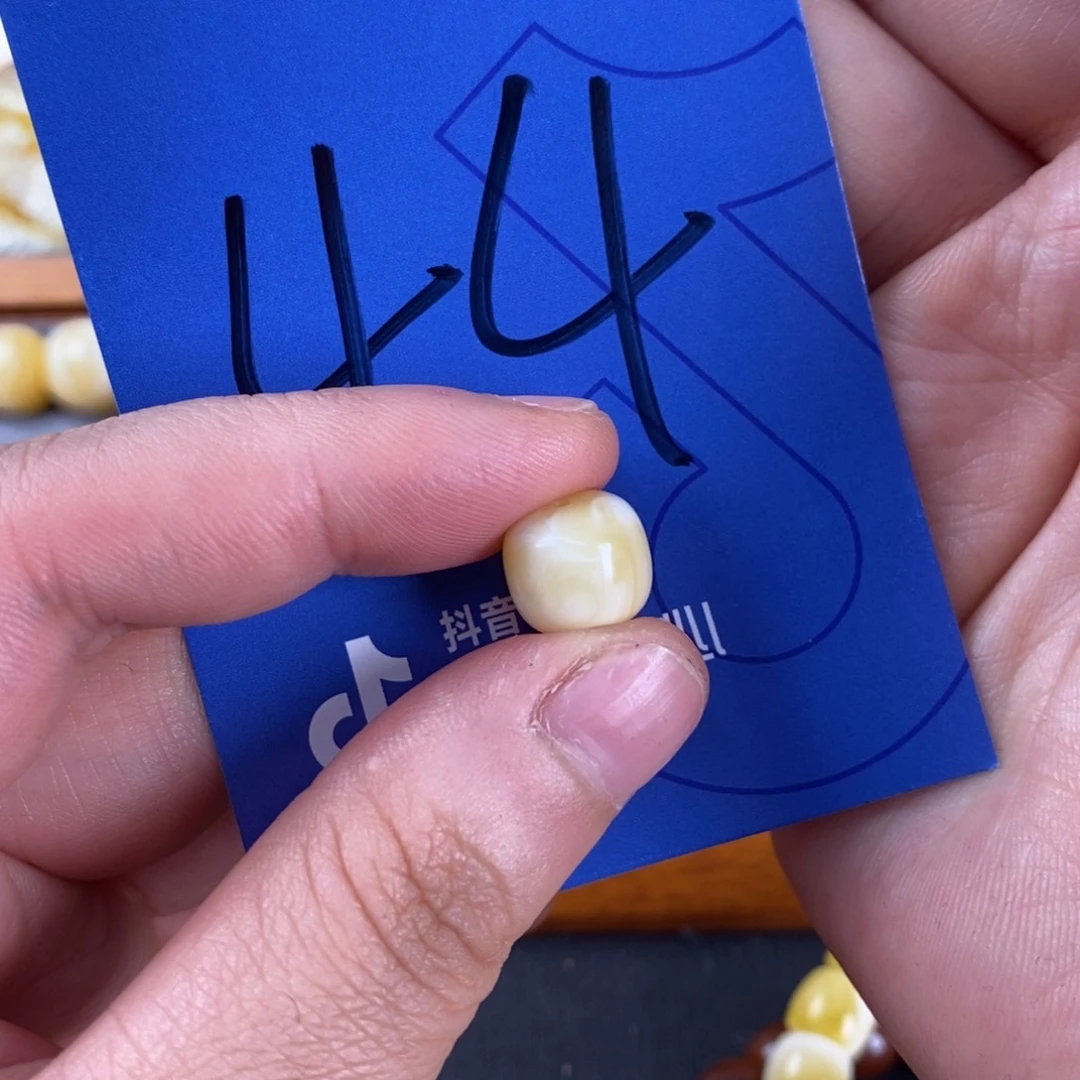 蜜蜡裸石未镶嵌宇****同蜜蜡