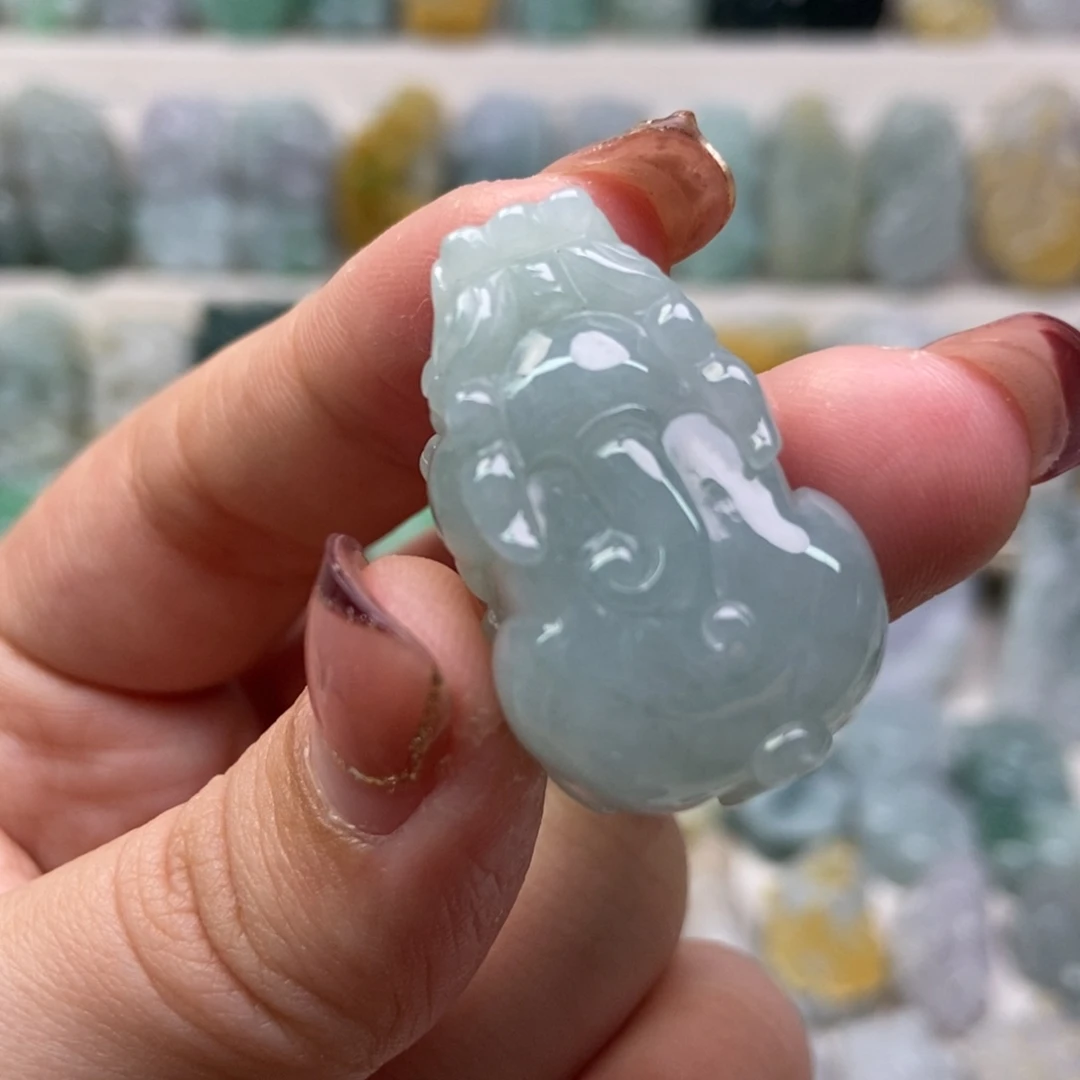 翡翠吊坠(赠链)未镶嵌