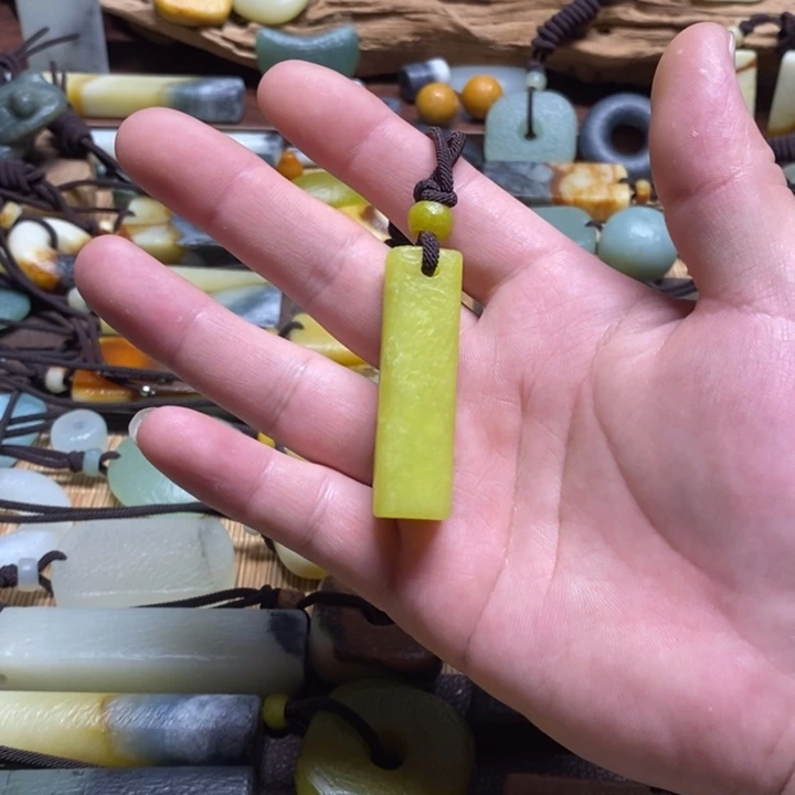 蛇纹石玉未镶嵌挂件抖**户