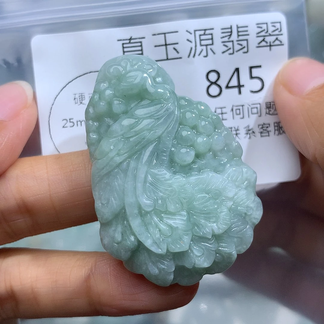 翡翠未镶嵌颈饰845。