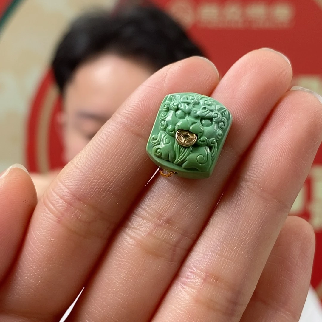 绿松石未镶嵌挂件