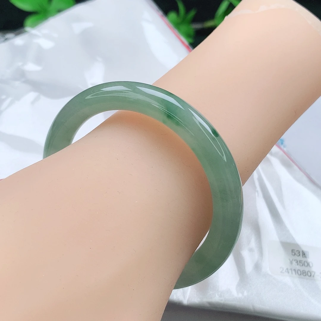 翡翠手镯（圆镯）未镶嵌53圆