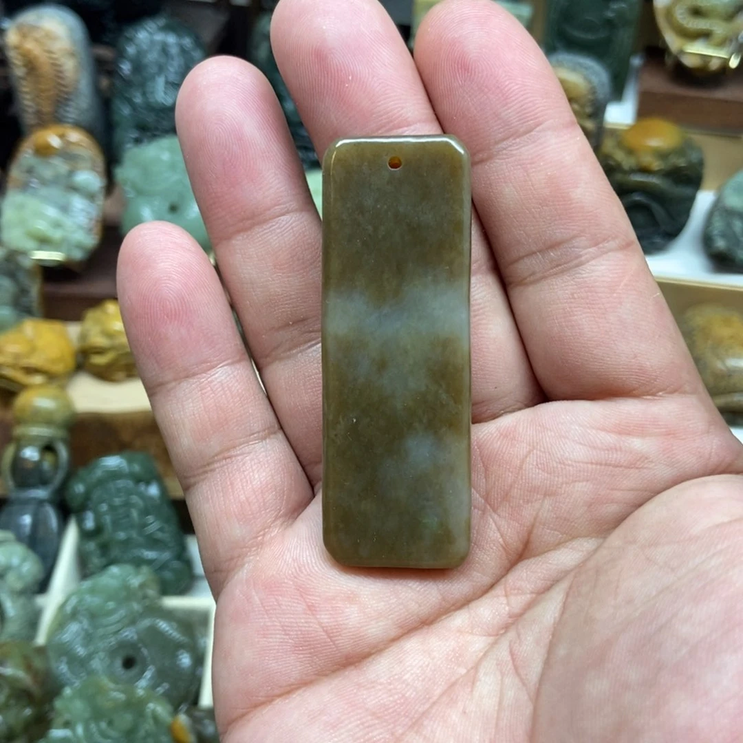 未镶嵌岫岩老玉（透闪石质玉）把件