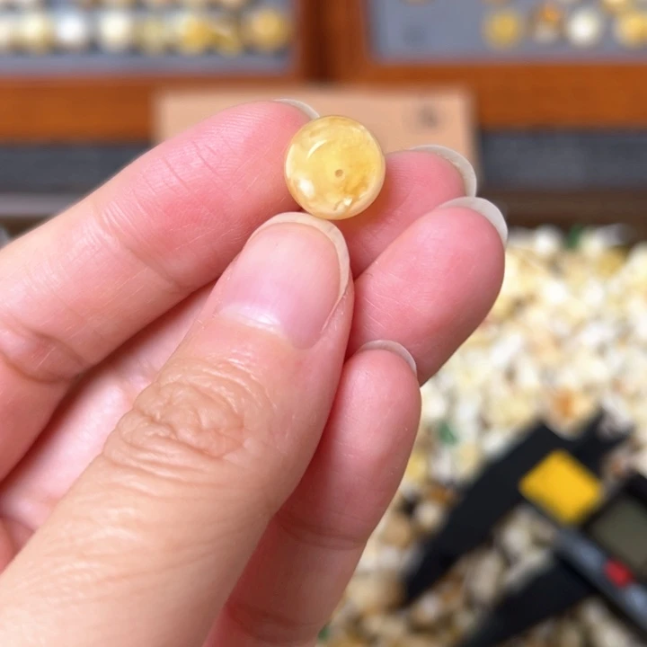 蜜蜡未镶嵌裸石10.6mm一个