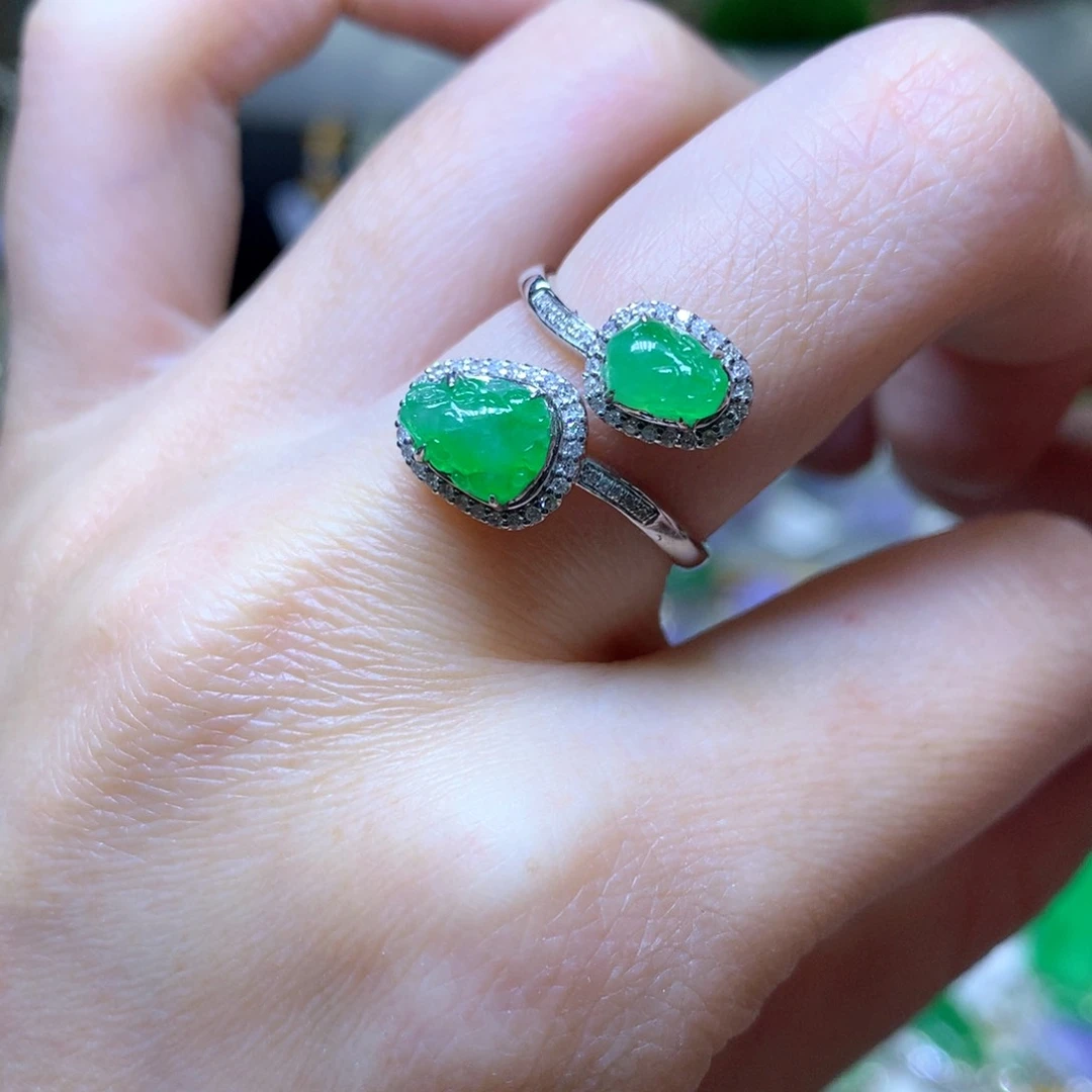 【闪购商品】翡翠颈饰18K金镶嵌翡翠吊坠项链