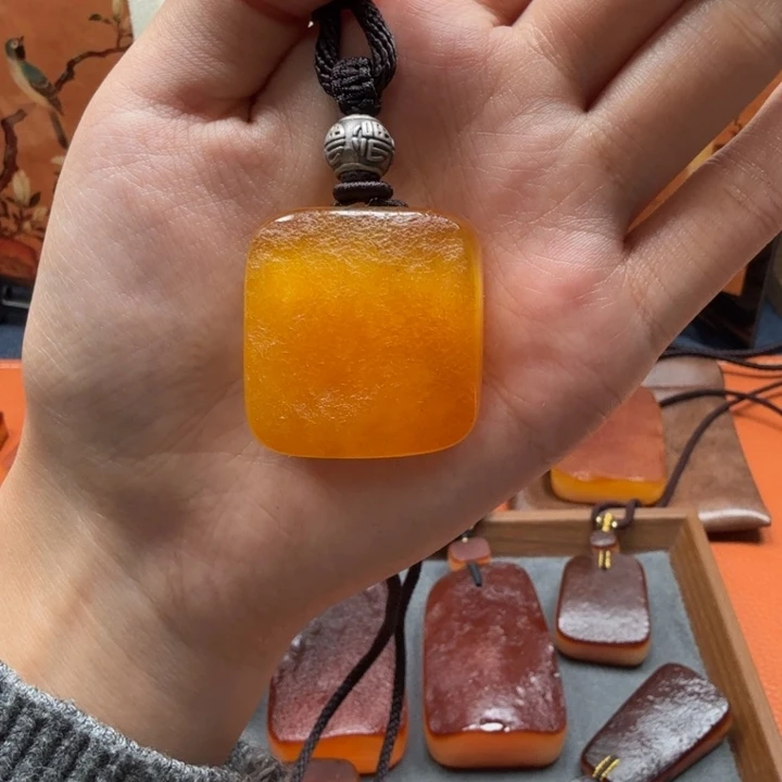 蜜蜡未镶嵌吊坠(赠链)