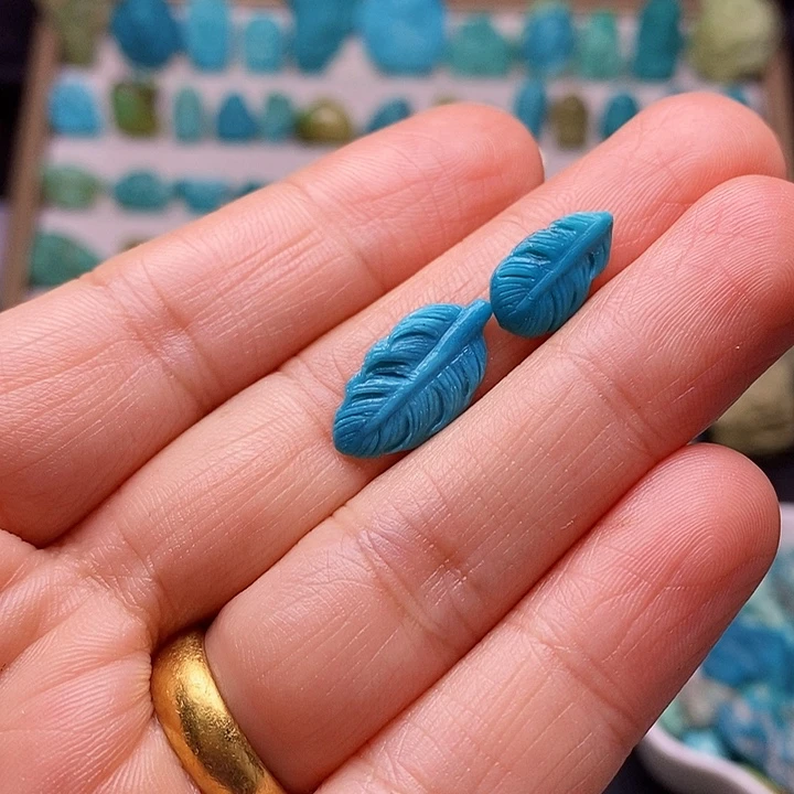 绿松石未镶嵌颈饰