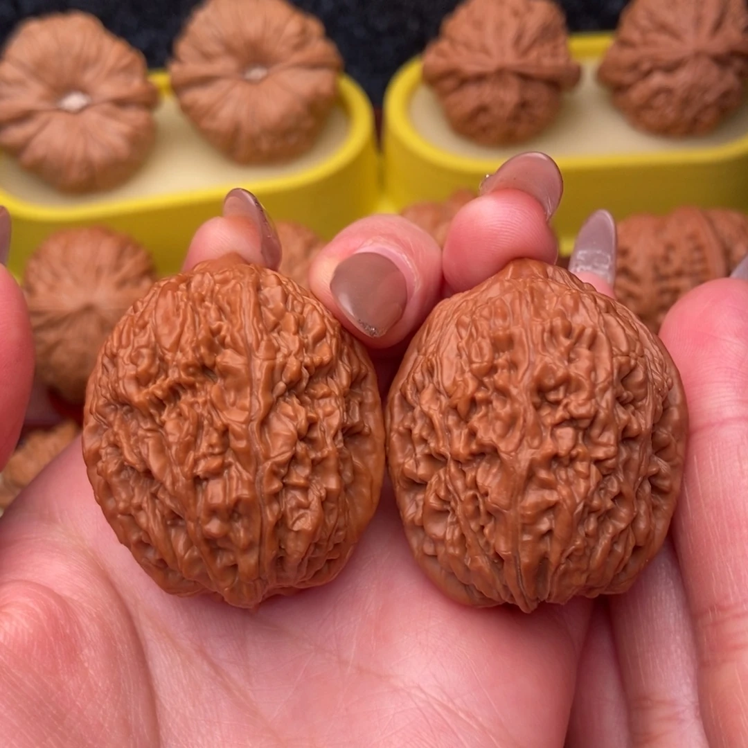 Q***A文玩核桃把件36红皮 大蒜头