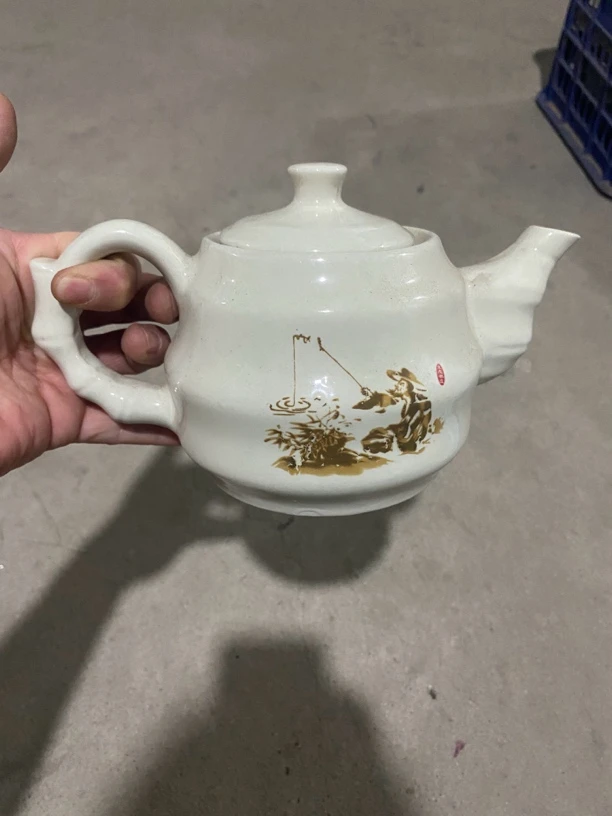 竹节壶，白壶，有过滤网带农夫钓鱼图案，库存有瑕疵