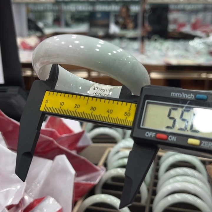 翡翠未镶嵌手镯翡翠手镯