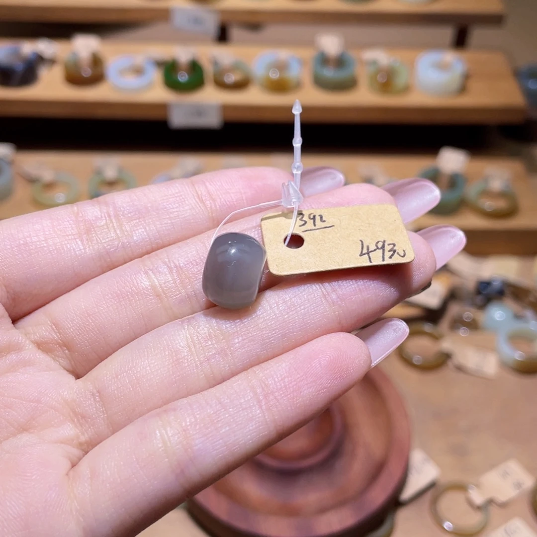 叶***子和田玉未镶嵌戒指392