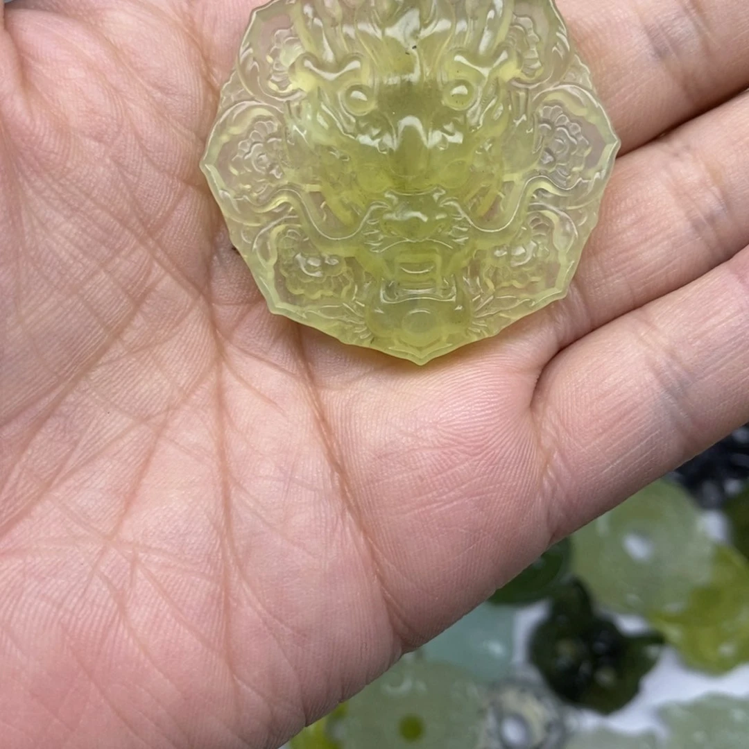 蛇纹石玉未镶嵌颈饰不****?