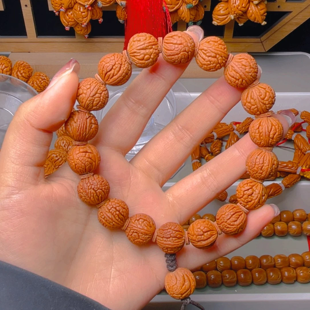 小***齐秦岭龙纹桃核手串