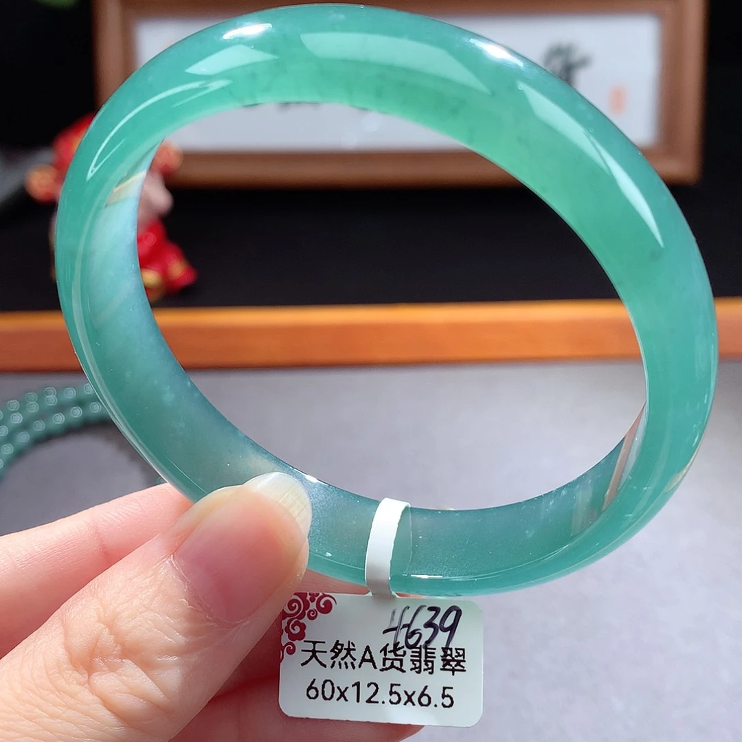 未镶嵌手镯（圆镯）翡翠