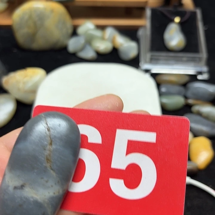 和田玉（糖玉）未镶嵌挂件