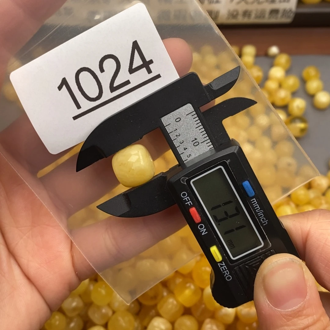 蜜蜡珠宝奇石未镶嵌