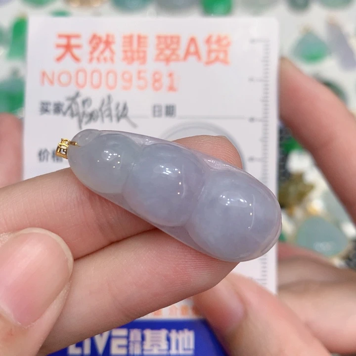 翡翠18K金镶嵌颈饰豆子
