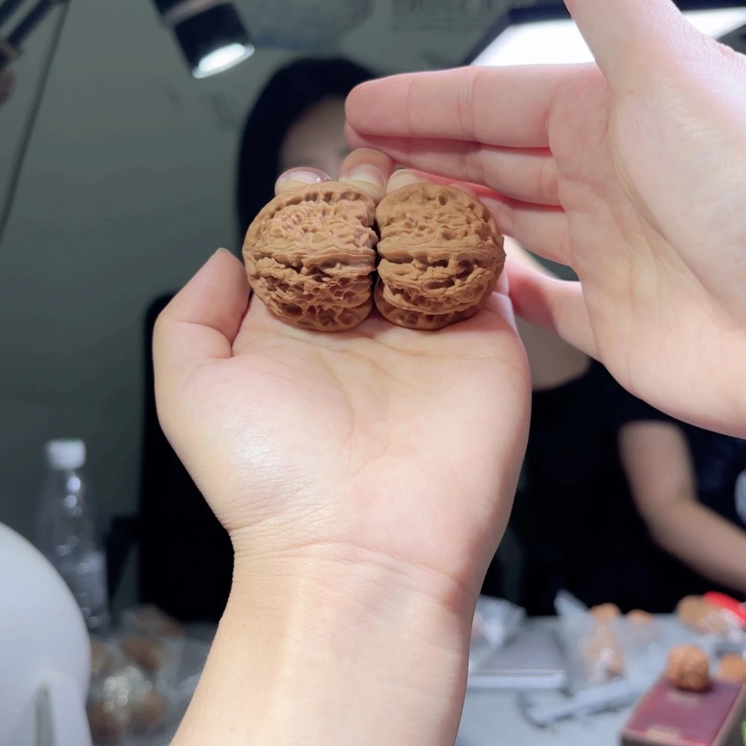 桃核吊坠39三角白原生态