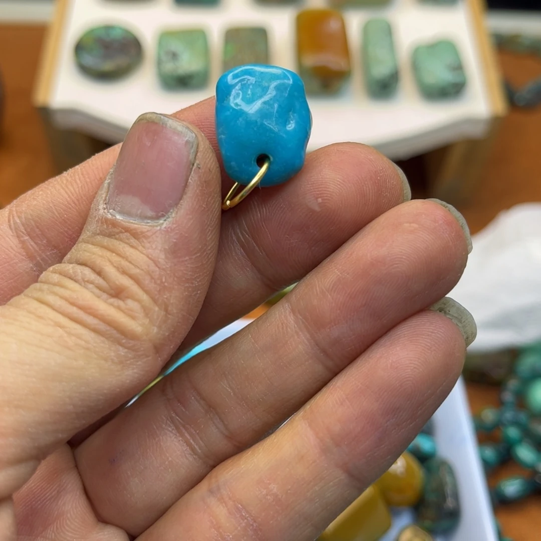 十***子绿松石未镶嵌颈饰