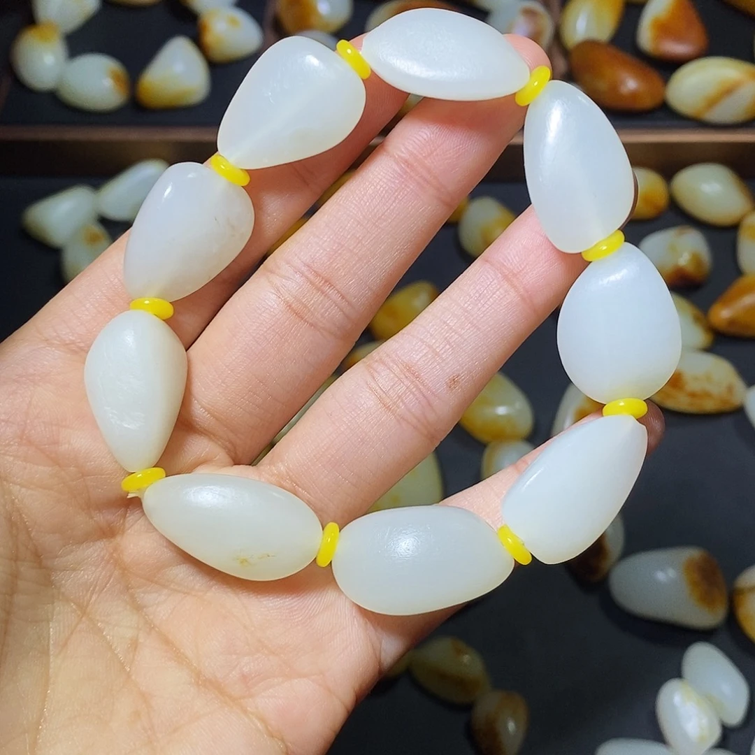 小***熊和田玉未镶嵌手链