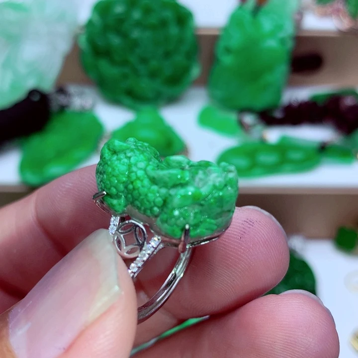 翡翠未镶嵌吊坠(不含链)