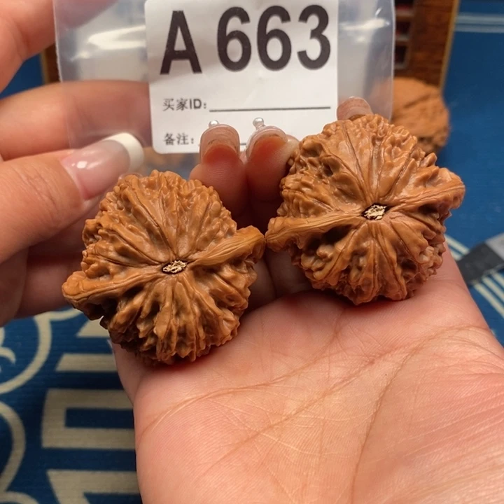 文玩核桃吊坠金麒麟精修44-42A663