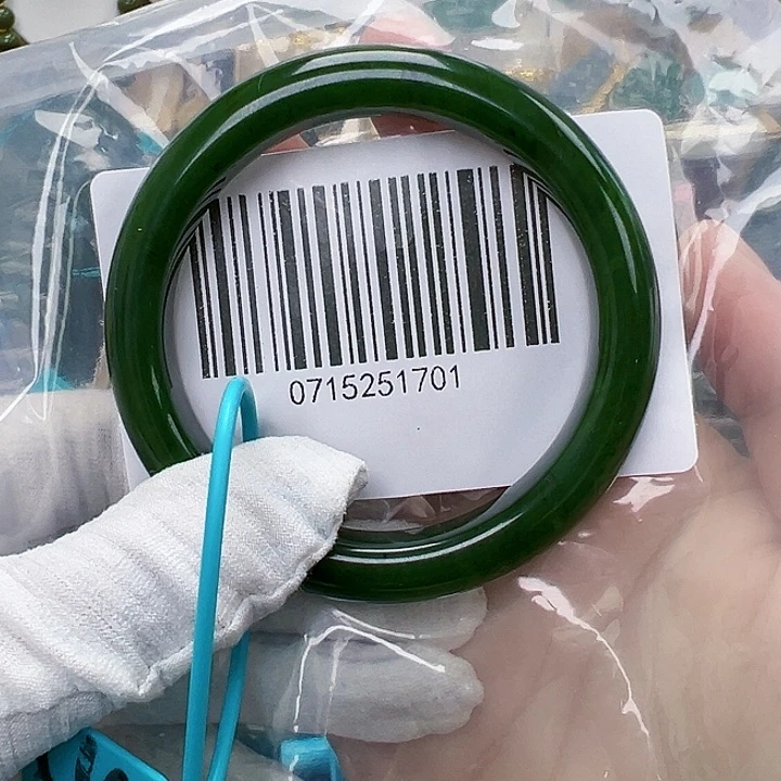 和田玉未镶嵌手镯微瑕56