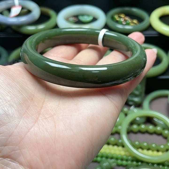 用***7和田玉未镶嵌手镯