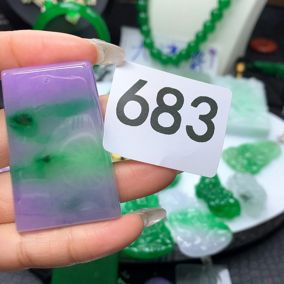 翡翠吊坠(赠链)未镶嵌