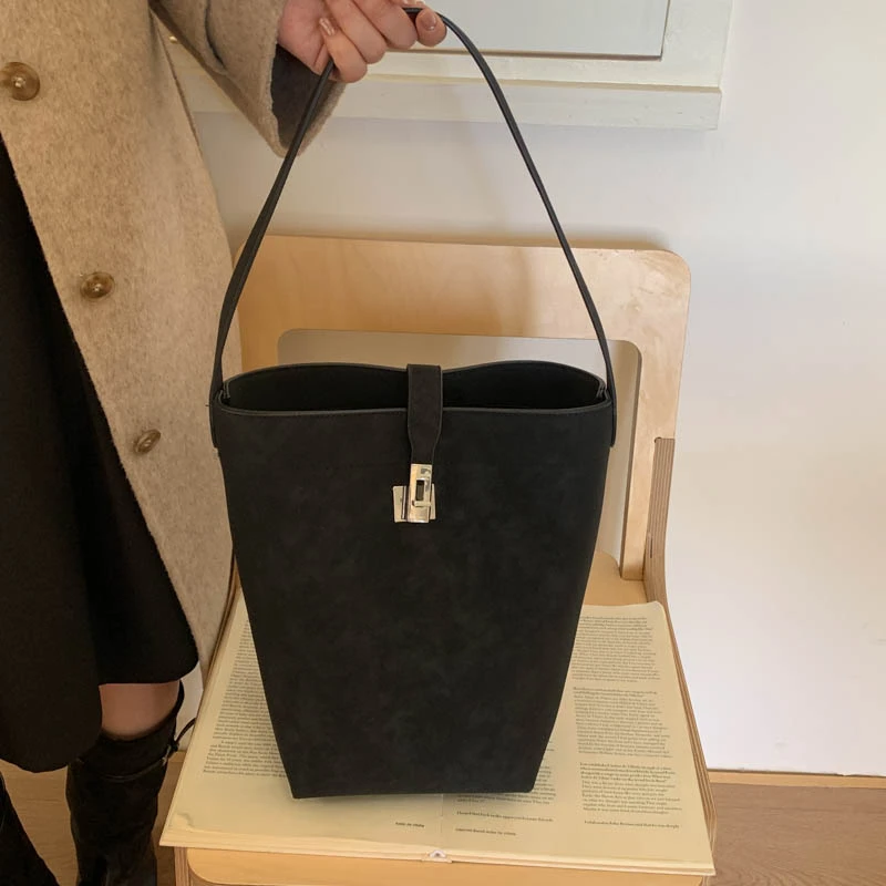 大容量包包女包新款秋冬复古百搭单肩水桶包质感休闲爆款通勤包ml