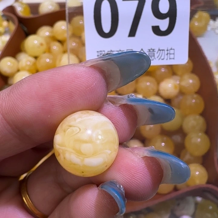 裸石琥珀未镶嵌13.8瑕疵