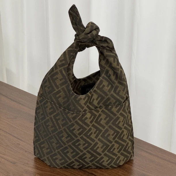 95新 FENDI/芬迪 chillvTg /便当包