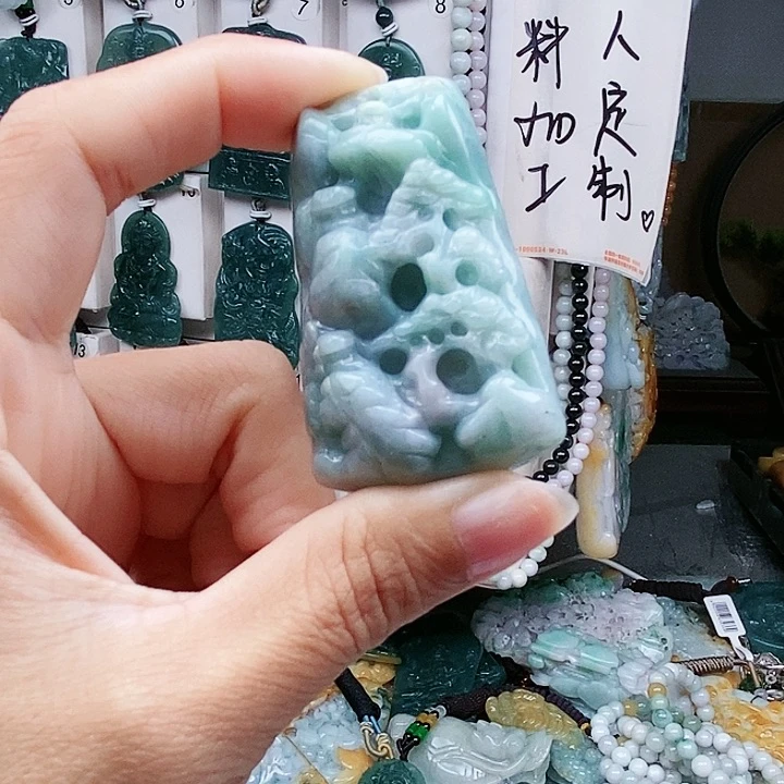 颈饰足铂镶嵌翡翠翡翠