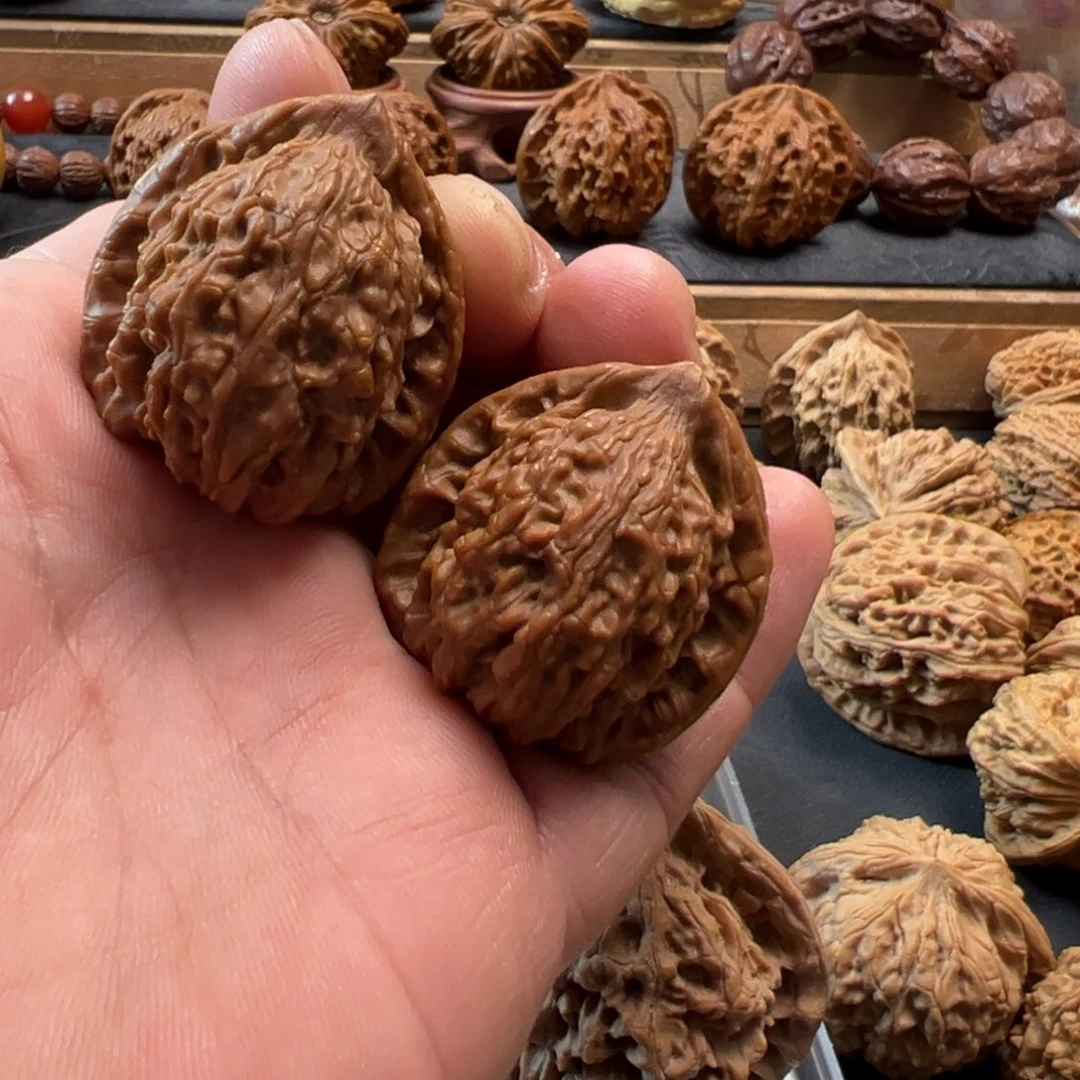 吊坠桃核文玩核桃，蚂蚁王