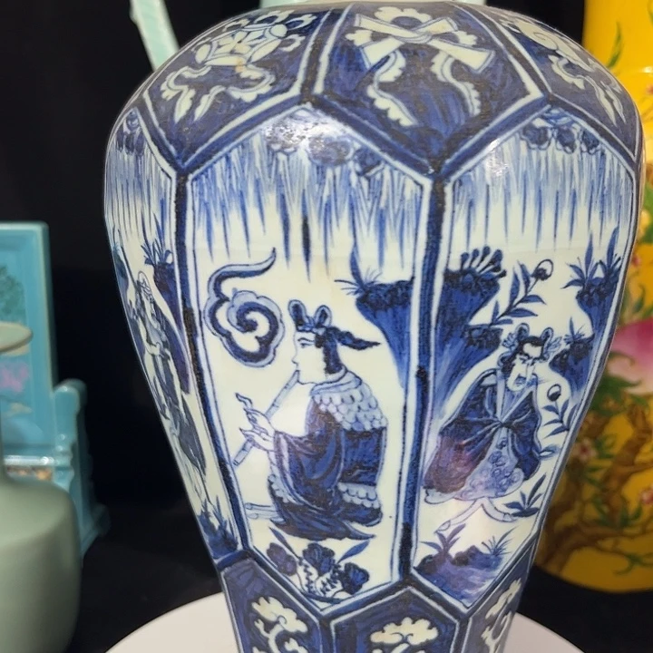 成***哥瓷片摆件等各种工具进行